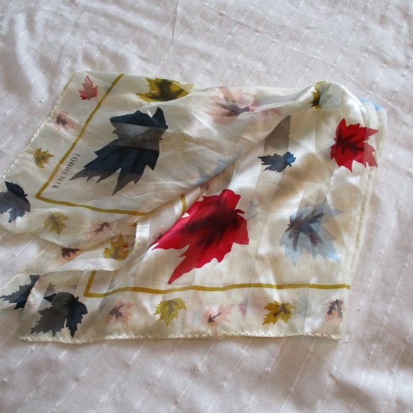 1970s silk maple leaf  scarf - Picture 5 of 6